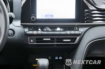 2025 Toyota Camry LE - zdjęcie 32 z 41 - miniatura