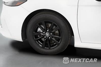 2025 Toyota Camry LE - zdjęcie 7 z 41 - miniatura