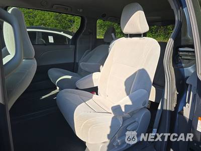 2017 Toyota Sienna LE 8-Passenger 119.3" WB - zdjęcie 13 z 18 - miniatura