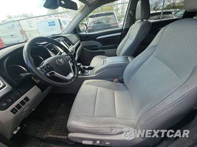 2017 Toyota Highlander LE Plus - zdjęcie 7 z 36 - miniatura