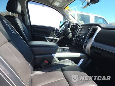 2018 Nissan TITAN PRO-4X Crew Cab Short Bed - zdjęcie 8 z 24 - miniatura