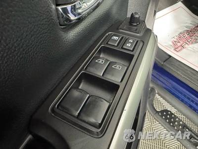 2021 Nissan TITAN SV Crew Cab Short Bed - zdjęcie 40 z 47 - miniatura
