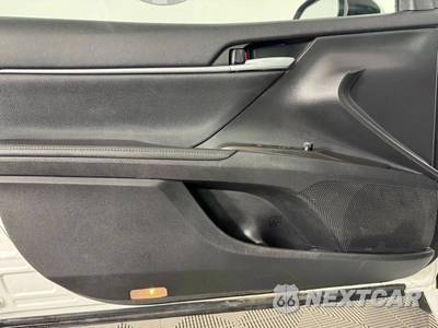 2024 Toyota Camry XLE - zdjęcie 39 z 47 - miniatura