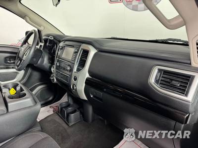 2019 Nissan Titan SV Pickup 4D 5 1/2 ft - zdjęcie 12 z 43 - miniatura