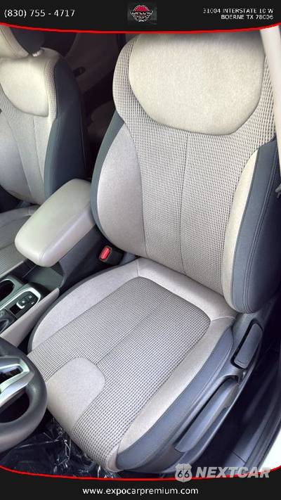 2020 Hyundai Santa Fe SE - zdjęcie 18 z 35 - miniatura