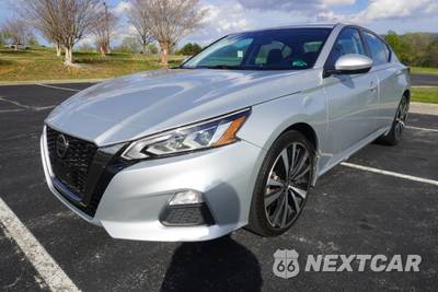 2020 Nissan Altima SR - zdjęcie 7 z 44 - miniatura