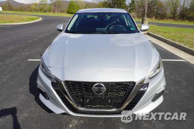 2020 Nissan Altima SR - zdjęcie 2 z 44 - miniatura