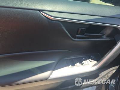 2025 Toyota RAV4 LE - zdjęcie 9 z 21 - miniatura