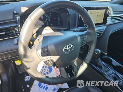 2025 Toyota Camry SE - zdjęcie 10 z 20 - miniatura