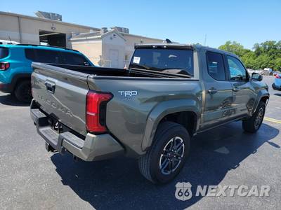 2025 Toyota Tacoma TRD Sport Crew Cab Medium Bed - zdjęcie 4 z 21 - miniatura