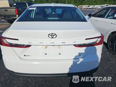 2025 Toyota Camry LE - zdjęcie 5 z 26 - miniatura