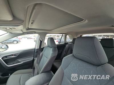 2025 Toyota RAV4 XLE - zdjęcie 17 z 22 - miniatura