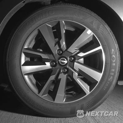 2025 Nissan Versa SV - zdjęcie 9 z 12 - miniatura