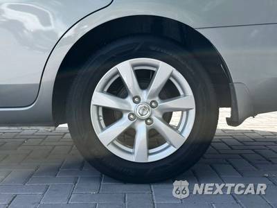 2012 Nissan Versa 1.6 SL Sedan - zdjęcie 5 z 18 - miniatura