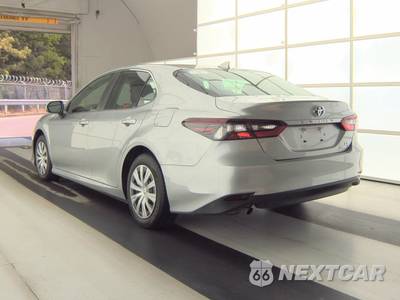 2022 Toyota Camry Hybrid LE - zdjęcie 6 z 24 - miniatura