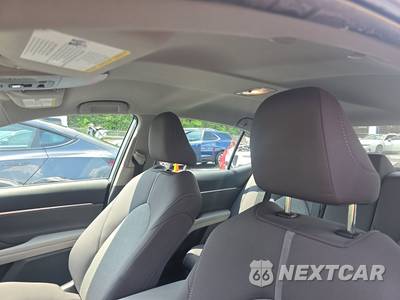 2022 Toyota Camry Hybrid LE - zdjęcie 17 z 24 - miniatura