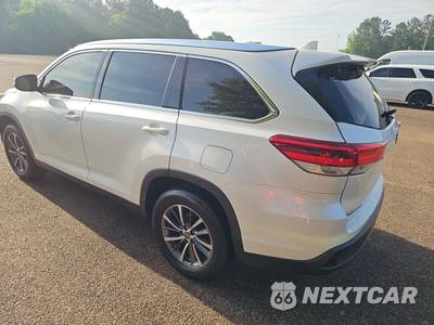 2019 Toyota Highlander XLE - zdjęcie 6 z 26 - miniatura