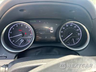 2018 Toyota Camry XLE - zdjęcie 9 z 17 - miniatura