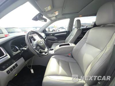 2019 Toyota Highlander XLE - zdjęcie 7 z 25 - miniatura