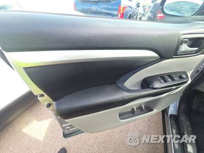 2019 Toyota Highlander XLE - zdjęcie 9 z 25 - miniatura