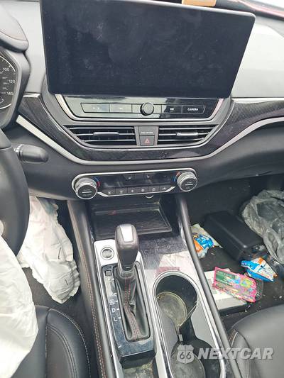 2025 Nissan Altima SR - zdjęcie 11 z 41 - miniatura