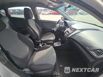 2014 Hyundai Accent GS Hatchback - zdjęcie 8 z 26 - miniatura