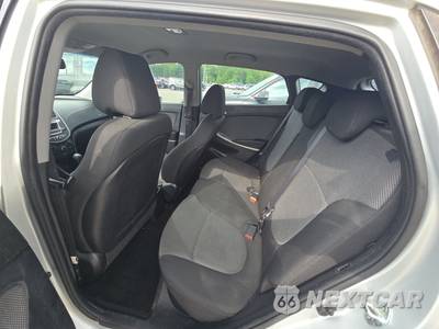 2014 Hyundai Accent GS Hatchback - zdjęcie 13 z 26 - miniatura