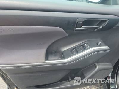 2024 Toyota Highlander LE - zdjęcie 9 z 21 - miniatura