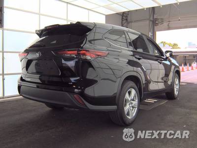 2024 Toyota Highlander LE - zdjęcie 4 z 21 - miniatura