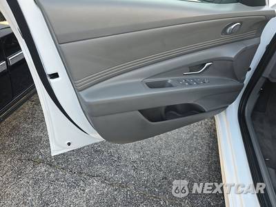 2025 Hyundai Elantra SEL Convenience - zdjęcie 15 z 24 - miniatura