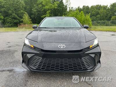 2025 Toyota Camry SE - zdjęcie 2 z 37 - miniatura