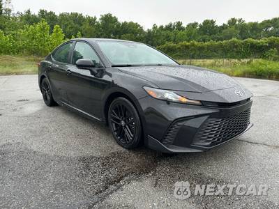 2025 Toyota Camry SE - zdjęcie 3 z 37 - miniatura