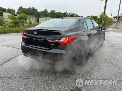 2025 Toyota Camry SE - zdjęcie 5 z 37 - miniatura