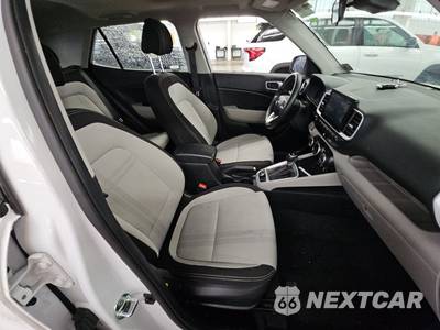 2025 Hyundai Venue SEL - zdjęcie 8 z 21 - miniatura