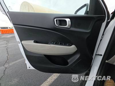 2025 Hyundai Venue SEL - zdjęcie 9 z 39 - miniatura