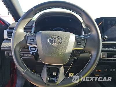2025 Toyota Camry SE - zdjęcie 10 z 20 - miniatura