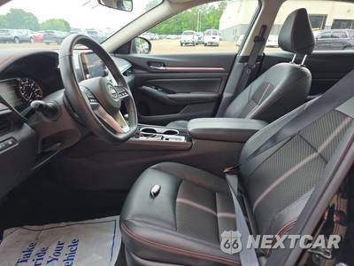 2025 Nissan Altima SR - zdjęcie 7 z 20 - miniatura