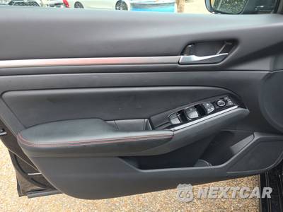 2025 Nissan Altima SR - zdjęcie 9 z 20 - miniatura