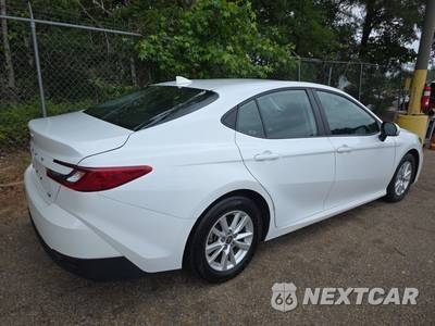 2025 Toyota Camry LE - zdjęcie 4 z 23 - miniatura