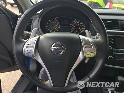 2017 Nissan Altima 2.5 SR - zdjęcie 10 z 36 - miniatura