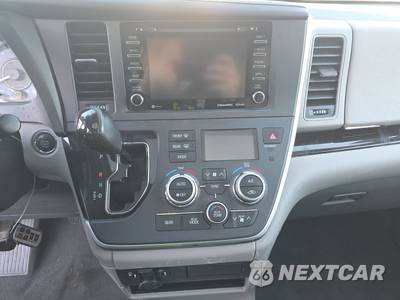 2020 Toyota Sienna XLE 8-Passenger 119.3" WB - zdjęcie 17 z 31 - miniatura