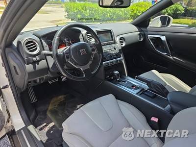 2010 Nissan GT-R Premium - zdjęcie 14 z 21 - miniatura
