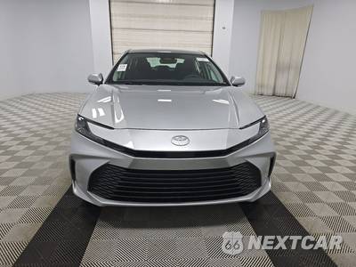 2025 Toyota Camry LE - zdjęcie 2 z 20 - miniatura