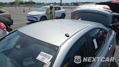 2025 Toyota Camry LE - zdjęcie 17 z 20 - miniatura