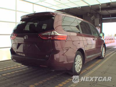 2015 Toyota Sienna XLE 7-Passenger 119.3" WB - zdjęcie 4 z 49 - miniatura