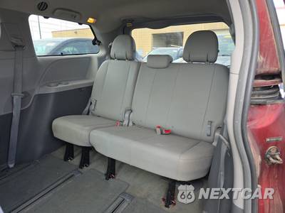 2015 Toyota Sienna XLE 7-Passenger 119.3" WB - zdjęcie 14 z 49 - miniatura
