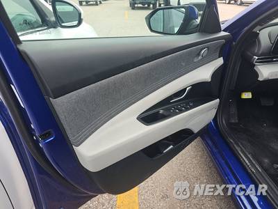 2025 Hyundai Elantra Hybrid Limited - zdjęcie 9 z 17 - miniatura
