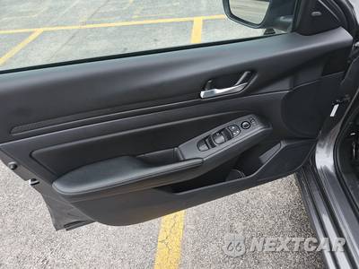 2025 Nissan Altima SV - zdjęcie 9 z 19 - miniatura