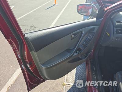 2016 Hyundai Elantra SE Sedan - zdjęcie 9 z 38 - miniatura