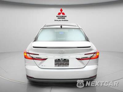 2025 Toyota Camry LE - zdjęcie 5 z 36 - miniatura